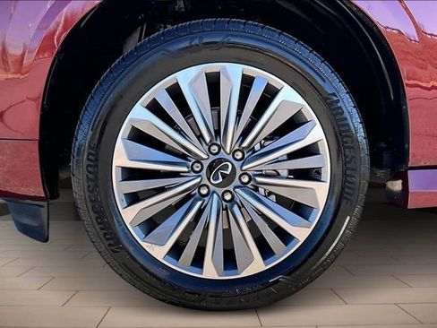 Certified 2025 INFINITI QX80 Sensory image 9