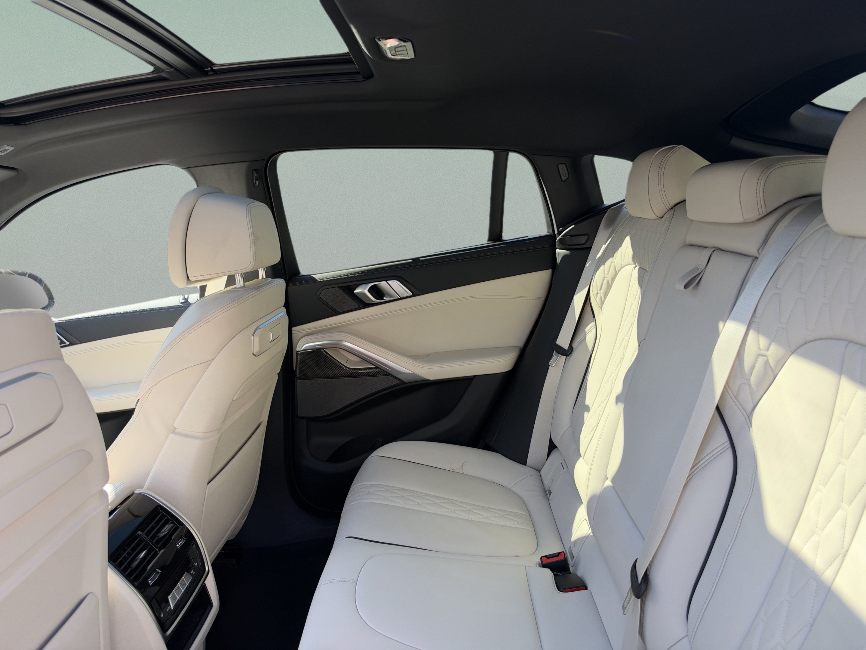 Used 2025 BMW X6 M60i AWD/4WD image 31