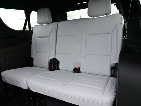 New 2026 Chevrolet Suburban Premier w/ Sun And Tow Package AWD/4WD image 16