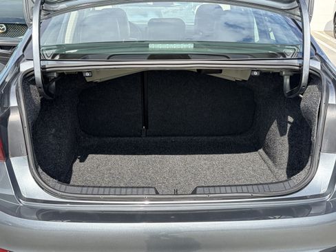 Used 2025 Volkswagen Jetta SE FWD image 21