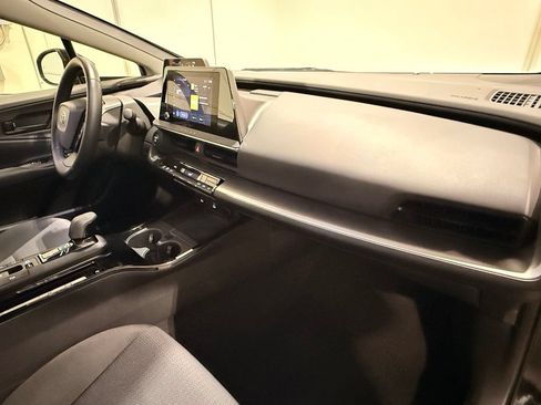 Used 2025 Toyota Prius LE FWD image 29