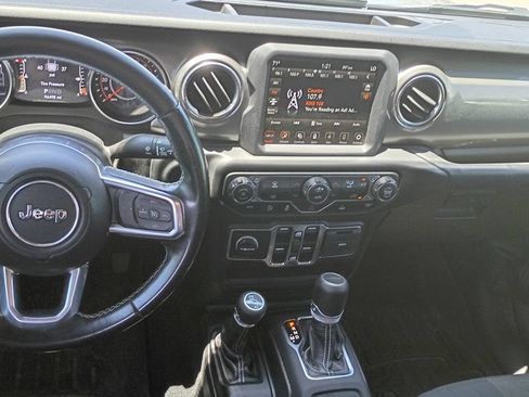 Used 2020 Jeep Gladiator Overland AWD/4WD image 32