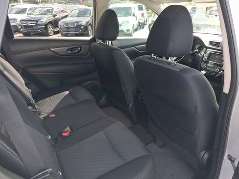 Used 2019 Nissan Rogue SV FWD image 31