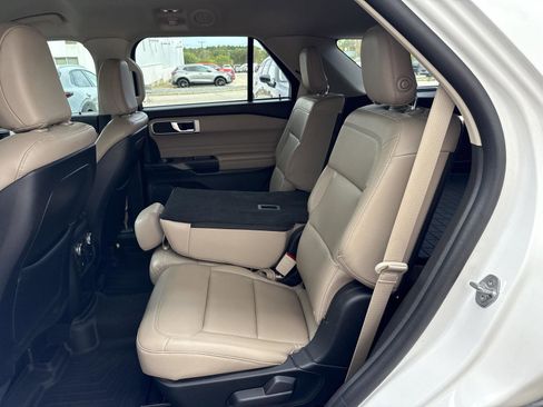 Used 2020 Ford Explorer XLT w/ Equipment Group 202A image 13