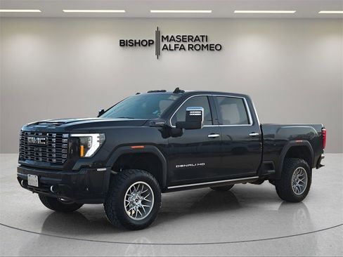 Used 2025 GMC Sierra 2500 Denali Ultimate w/ Max Trailering Package image 3