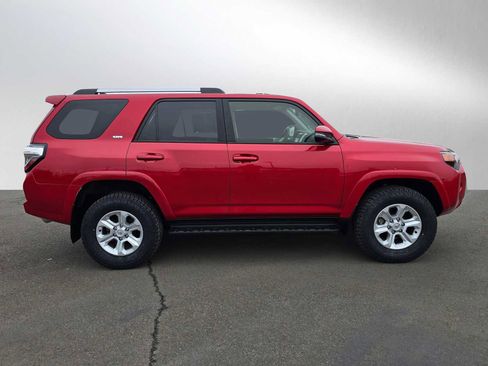 Used 2024 Toyota 4Runner SR5 Premium image 2