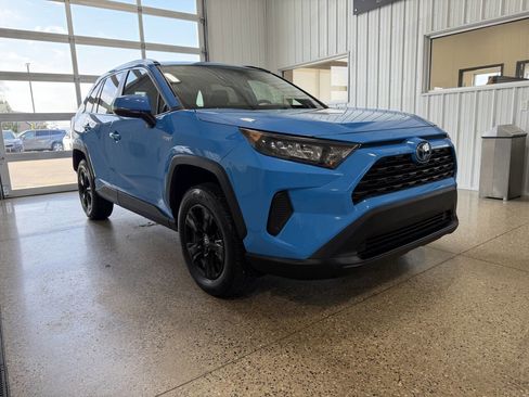 Used 2021 Toyota RAV4 LE image 6