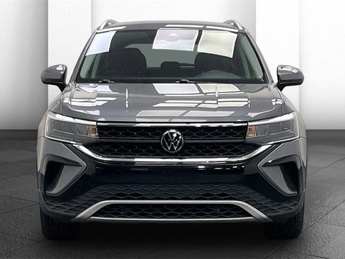 Used 2024 Volkswagen Taos SE image 2