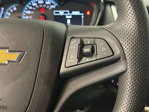 Certified 2022 Chevrolet Trax LS w/ Tint and Cruise Package image 17