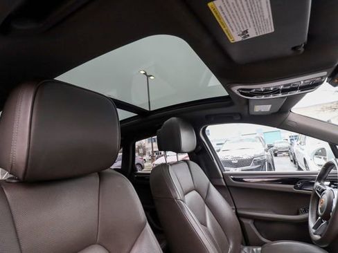 Used 2018 Porsche Macan AWD/4WD image 39