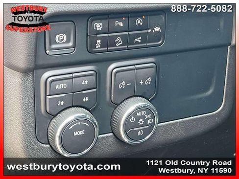 Used 2025 Chevrolet Suburban Z71 AWD/4WD image 24