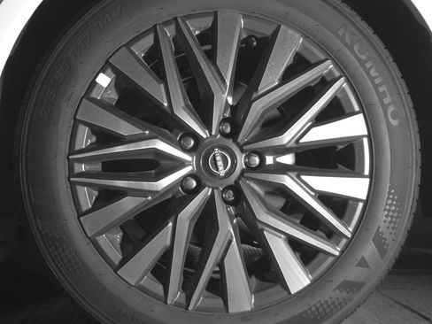 Used 2025 Nissan Altima 2.5 SV image 14