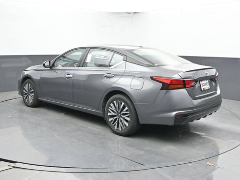 Used 2024 Nissan Altima 2.5 SV AWD/4WD image 7
