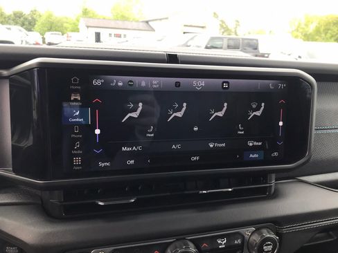 Used 2025 Jeep Wrangler Unlimited Rubicon 4xe w/ Convenience Group AWD/4WD image 21