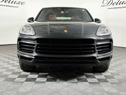 Used 2023 Porsche Cayenne w/ Premium Package AWD/4WD image 2