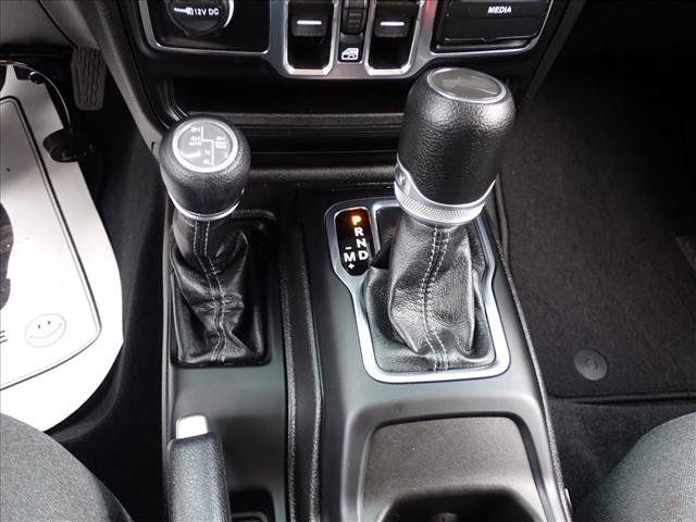 Used 2024 Jeep Wrangler Unlimited AWD/4WD image 19