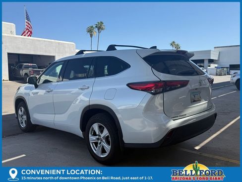 Used 2022 Toyota Highlander LE AWD/4WD image 3