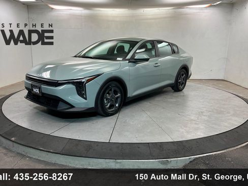 Used 2025 Kia K4 LXS image 1