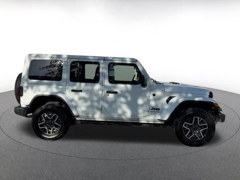 Used 2025 Jeep Wrangler Unlimited Sahara AWD/4WD image 16
