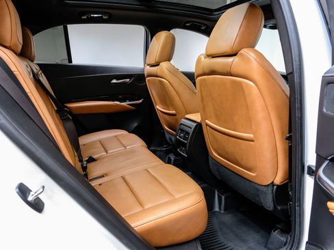 Used 2020 Cadillac XT4 Premium Luxury w/ Enhanced Visibility Package image 40