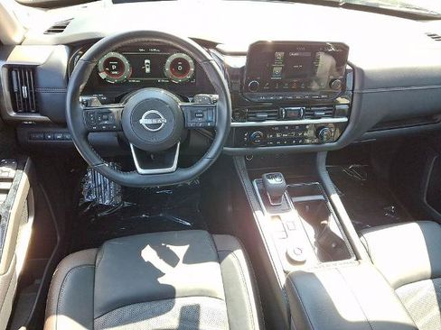 Certified 2025 Nissan Pathfinder Platinum w/ Cargo Package AWD/4WD image 12