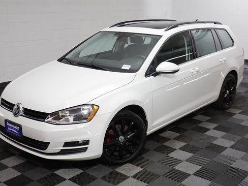 Used 2016 Volkswagen Golf SE image 2
