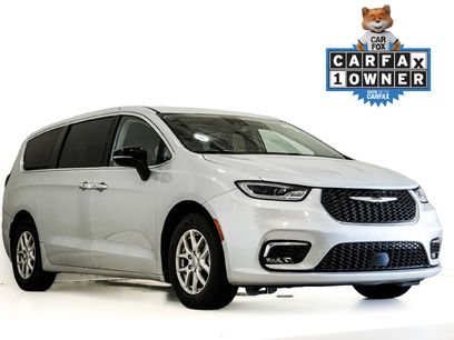 Used 2024 Chrysler Pacifica Touring-L
