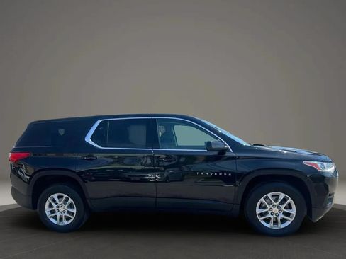 Used 2021 Chevrolet Traverse LS AWD/4WD image 4