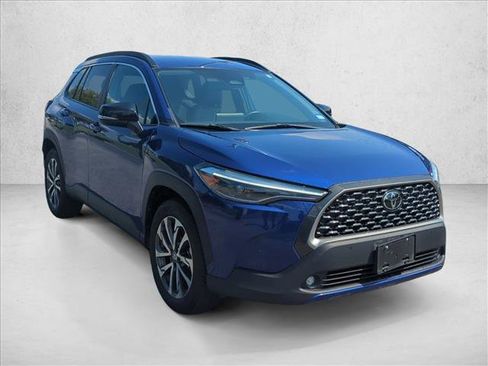 Certified 2025 Toyota Corolla Cross XLE FWD image 3