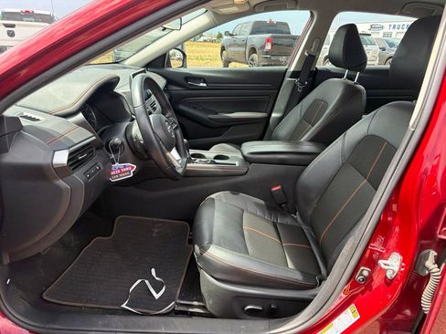 Used 2020 Nissan Altima 2.5 SR FWD image 2