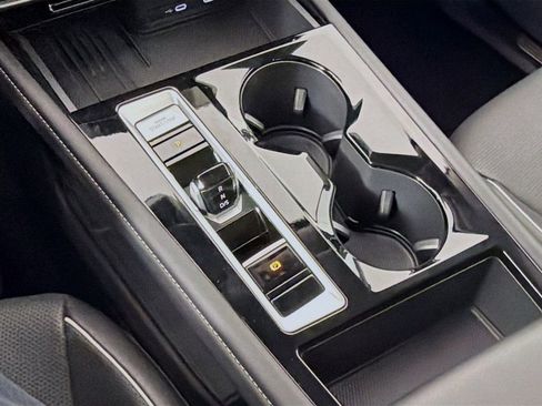 Used 2025 Volkswagen Atlas SEL Premium R-Line image 18