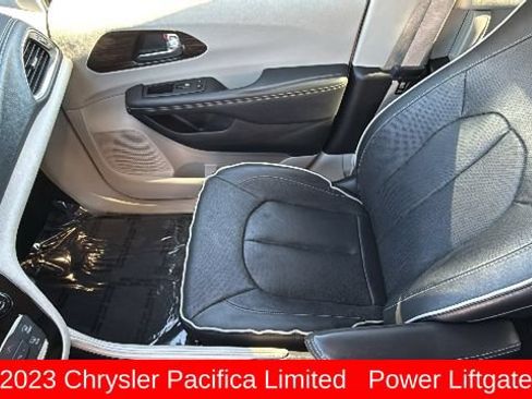 Used 2023 Chrysler Pacifica Limited FWD image 12