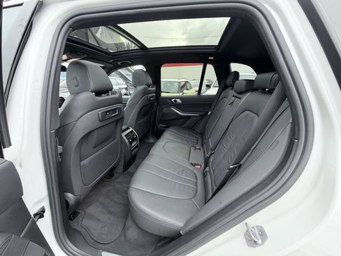 Used 2019 BMW X5 xDrive40i w/ Convenience Package AWD/4WD image 14