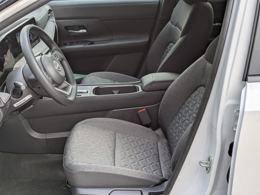 New 2026 Nissan Kicks SV w/ Cold Weather Package FWD image 20