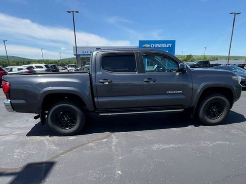 Used 2019 Toyota Tacoma SR5 AWD/4WD image 9