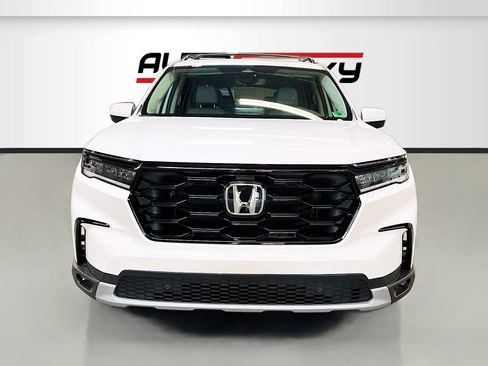 Used 2024 Honda Pilot Touring image 2