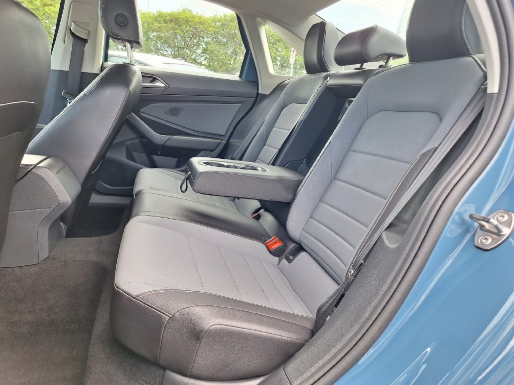 Used 2025 Volkswagen Jetta SE FWD image 19