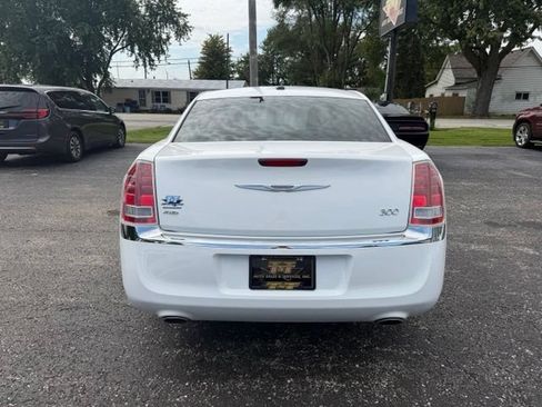 Used 2014 Chrysler 300 AWD w/ Driver Convenience Group image 4