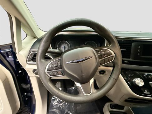 Used 2017 Chrysler Pacifica LX w/ Tire & Wheel Group image 11