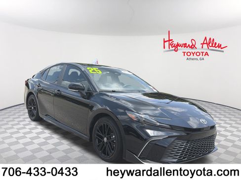 Certified 2025 Toyota Camry SE w/ Convenience Package FWD image 1