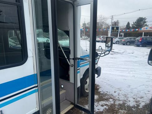 Used 2014 Ford E-450 and Econoline 450 Super Duty w/ Shuttle Bus Prep Package image 10