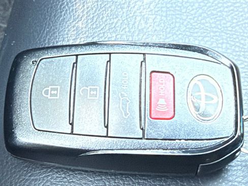 Used 2025 Toyota Highlander XSE AWD/4WD image 21