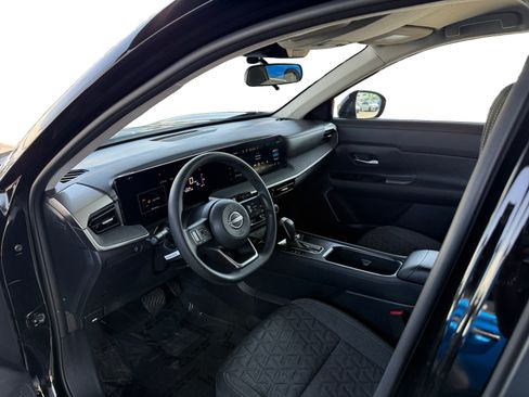Used 2025 Nissan Kicks SV FWD image 9
