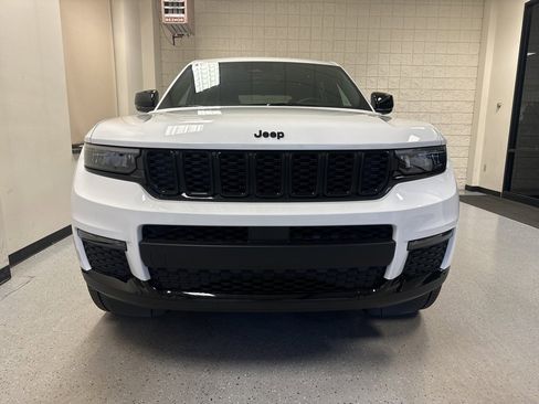 New 2025 Jeep Grand Cherokee L Limited w/ Black Appearance Package image 10