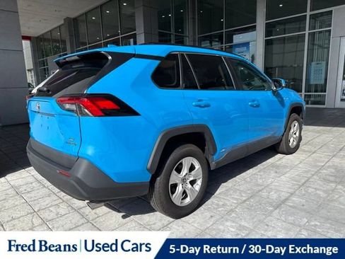 Used 2021 Toyota RAV4 LE AWD/4WD image 7