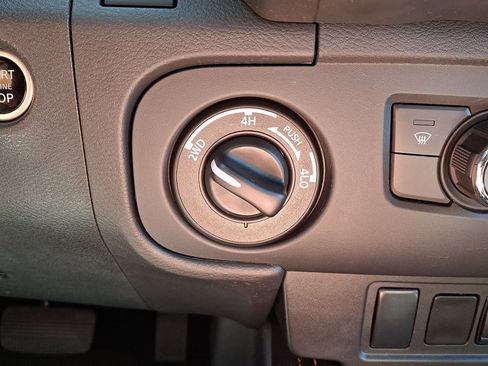 Used 2025 Nissan Frontier PRO-4X AWD/4WD image 25