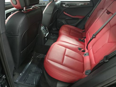 Certified 2025 Porsche Macan AWD/4WD image 24