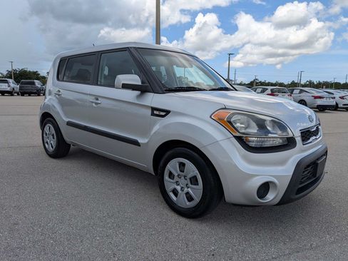 Used 2012 Kia Soul FWD image 2