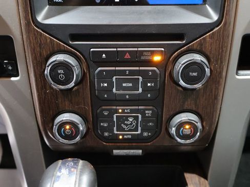 Used 2014 Ford F150 Lariat w/ Lariat Chrome Package AWD/4WD image 31