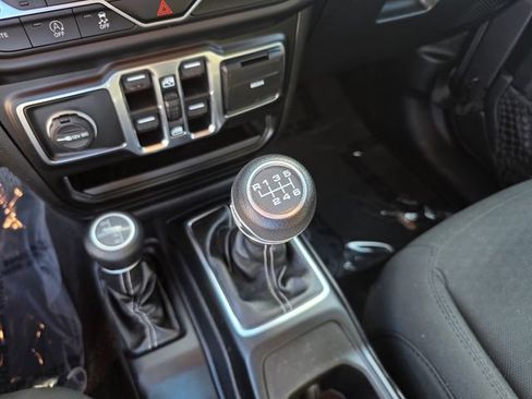 Used 2020 Jeep Wrangler Unlimited Sahara AWD/4WD image 28